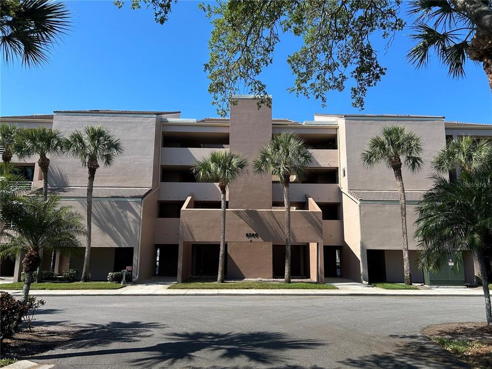 Active With Contract: $4,500 (3 beds, 3 baths, 1980 Square Feet)