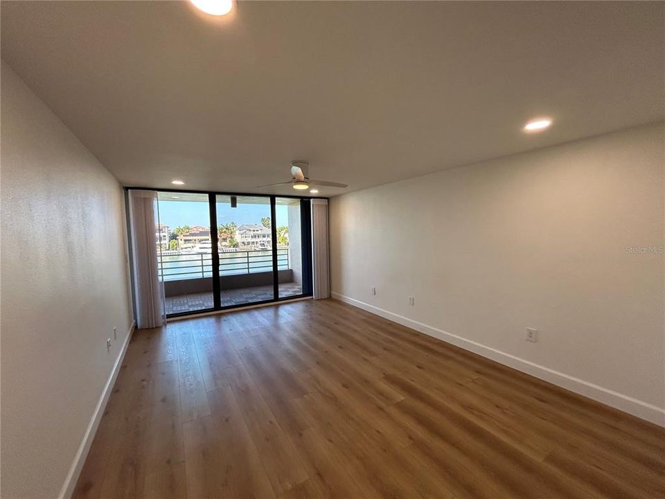 Active With Contract: $4,500 (3 beds, 3 baths, 1980 Square Feet)