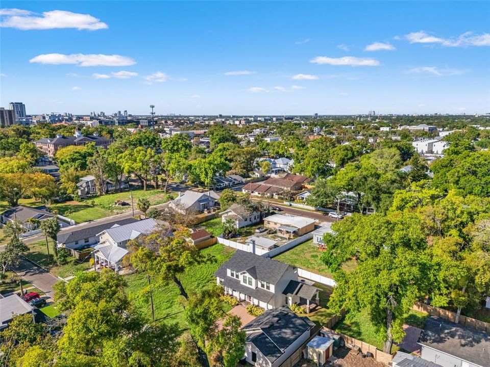 En Venta: $1,000,000 (4 camas, 3 baños, 2304 Pies cuadrados)