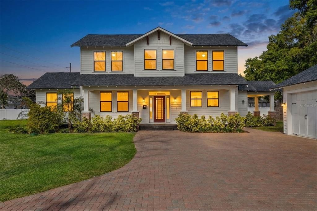 En Venta: $1,000,000 (4 camas, 3 baños, 2304 Pies cuadrados)