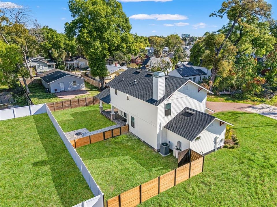 En Venta: $1,000,000 (4 camas, 3 baños, 2304 Pies cuadrados)