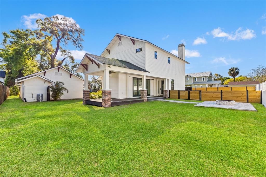 En Venta: $1,000,000 (4 camas, 3 baños, 2304 Pies cuadrados)