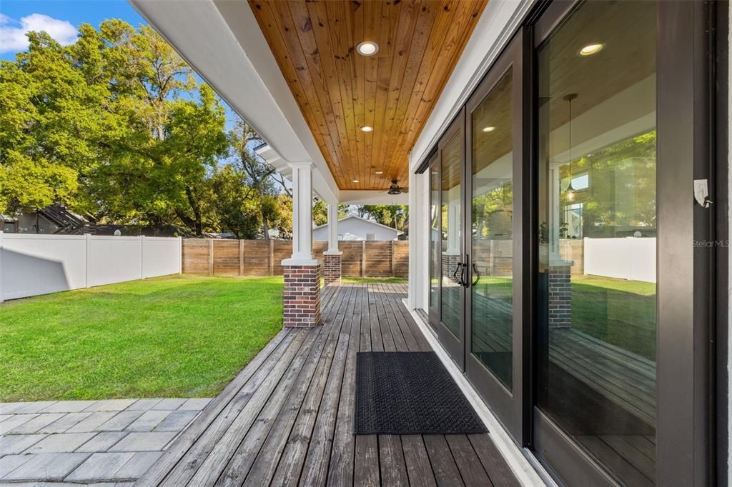 En Venta: $1,000,000 (4 camas, 3 baños, 2304 Pies cuadrados)