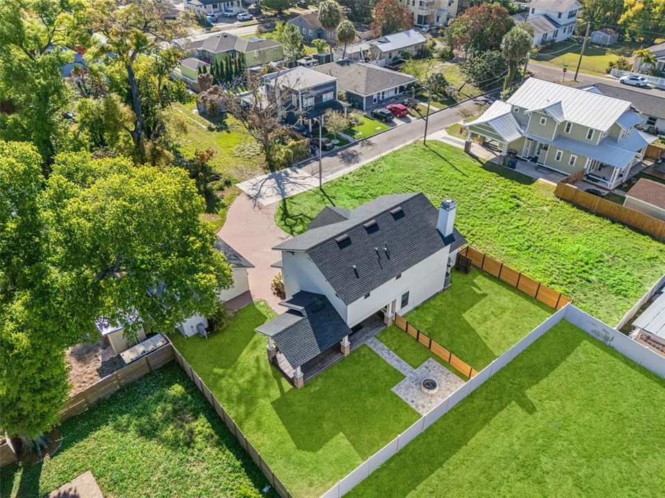 En Venta: $1,000,000 (4 camas, 3 baños, 2304 Pies cuadrados)
