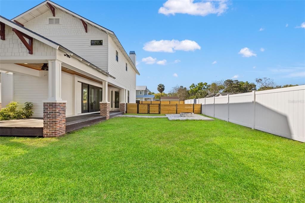 En Venta: $1,000,000 (4 camas, 3 baños, 2304 Pies cuadrados)