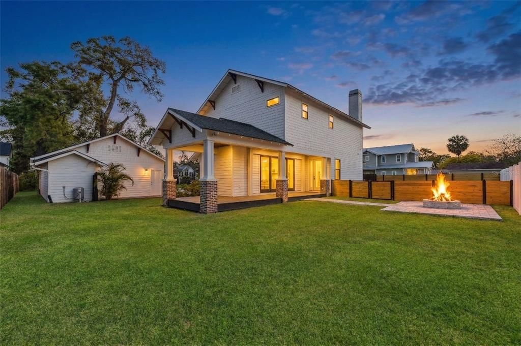 En Venta: $1,000,000 (4 camas, 3 baños, 2304 Pies cuadrados)