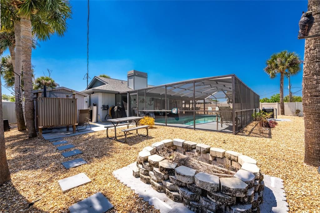 合同活跃: $339,500 (2 贝兹, 2 浴室, 1359 平方英尺)