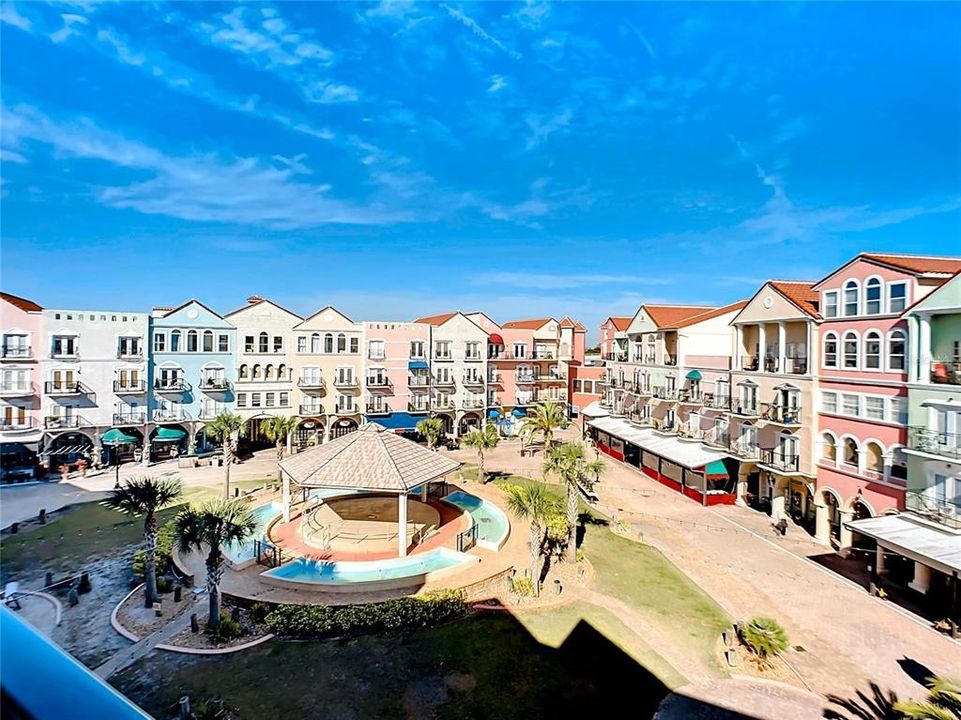 合同活跃: $179,900 (2 贝兹, 2 浴室, 1118 平方英尺)