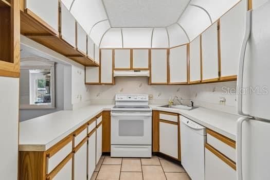 На продажу: $105,000 (2 спален, 2 ванн, 1035 Квадратных фут)