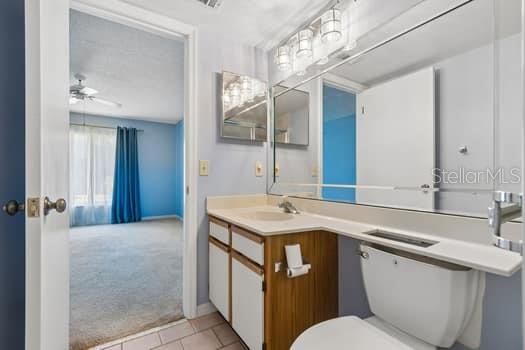 На продажу: $105,000 (2 спален, 2 ванн, 1035 Квадратных фут)