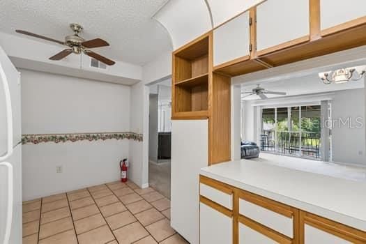 На продажу: $105,000 (2 спален, 2 ванн, 1035 Квадратных фут)