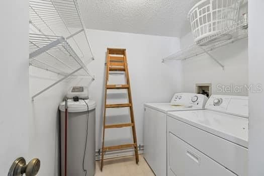 На продажу: $105,000 (2 спален, 2 ванн, 1035 Квадратных фут)