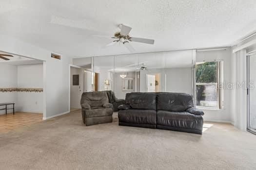 На продажу: $105,000 (2 спален, 2 ванн, 1035 Квадратных фут)