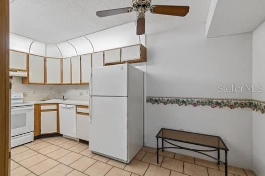 На продажу: $105,000 (2 спален, 2 ванн, 1035 Квадратных фут)