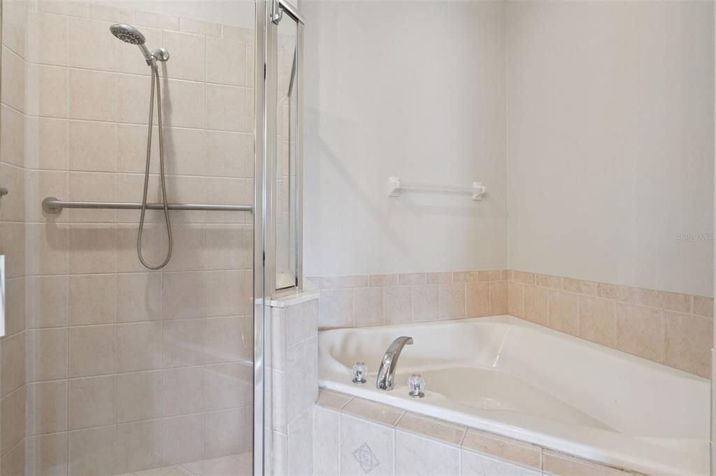 Под контрактом: $299,999 (3 спален, 2 ванн, 1386 Квадратных фут)
