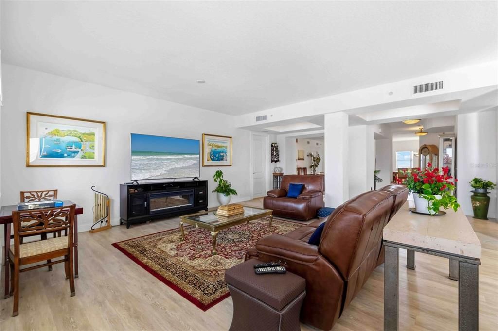 En Venta: $1,100,000 (3 camas, 3 baños, 3663 Pies cuadrados)