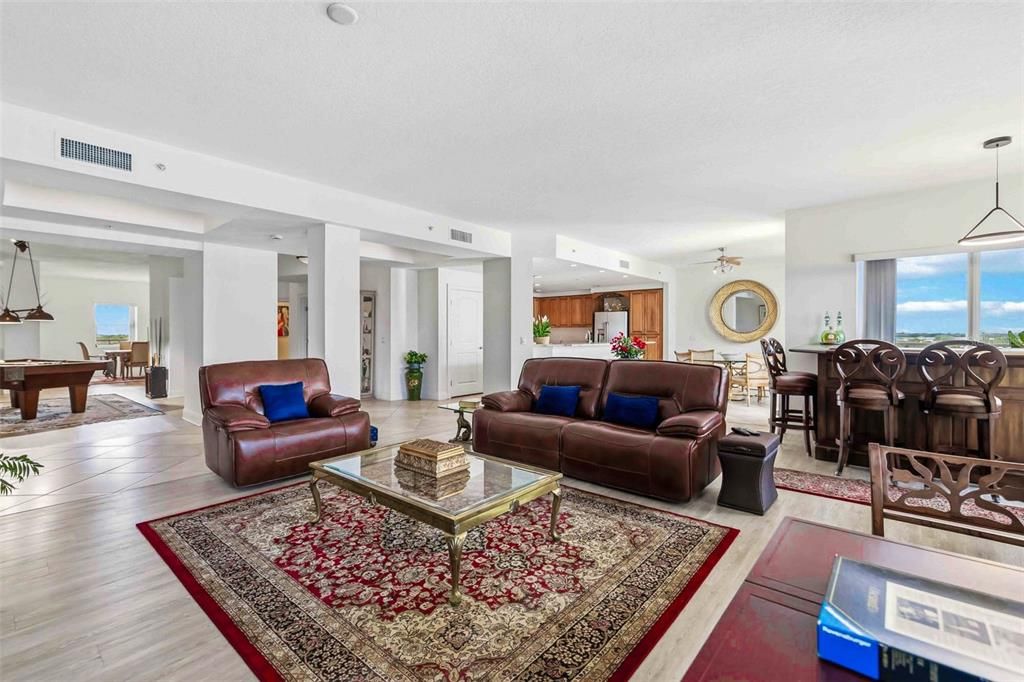 En Venta: $1,100,000 (3 camas, 3 baños, 3663 Pies cuadrados)