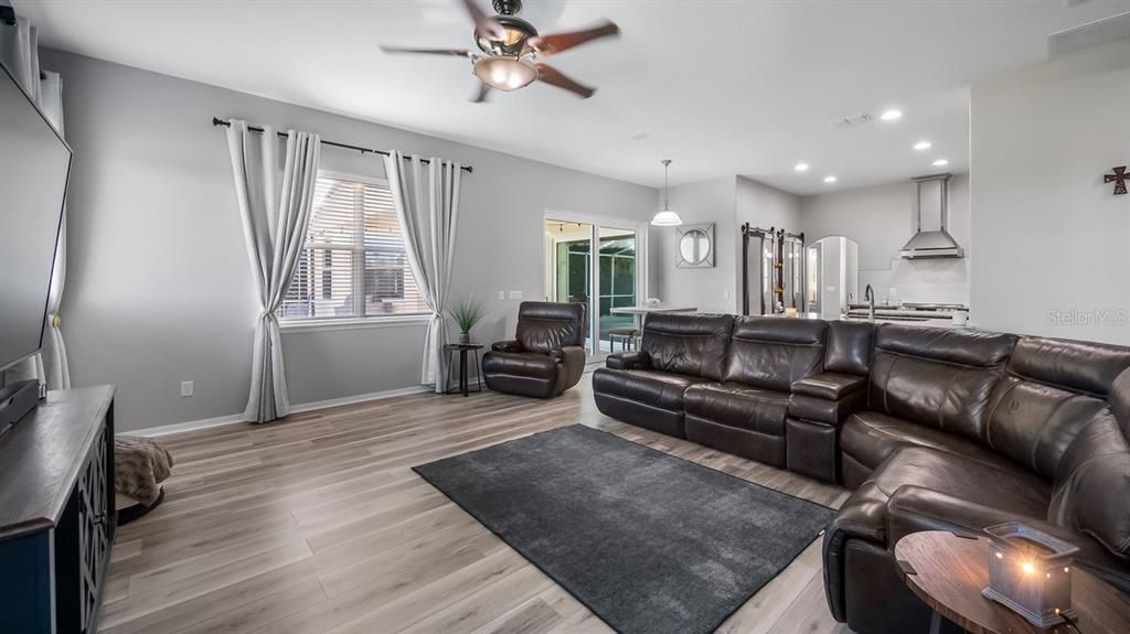 For Sale: $685,000 (5 beds, 4 baths, 3703 Square Feet)