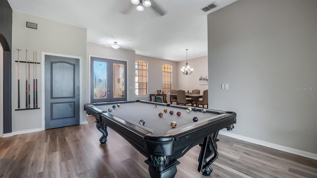 For Sale: $685,000 (5 beds, 4 baths, 3703 Square Feet)
