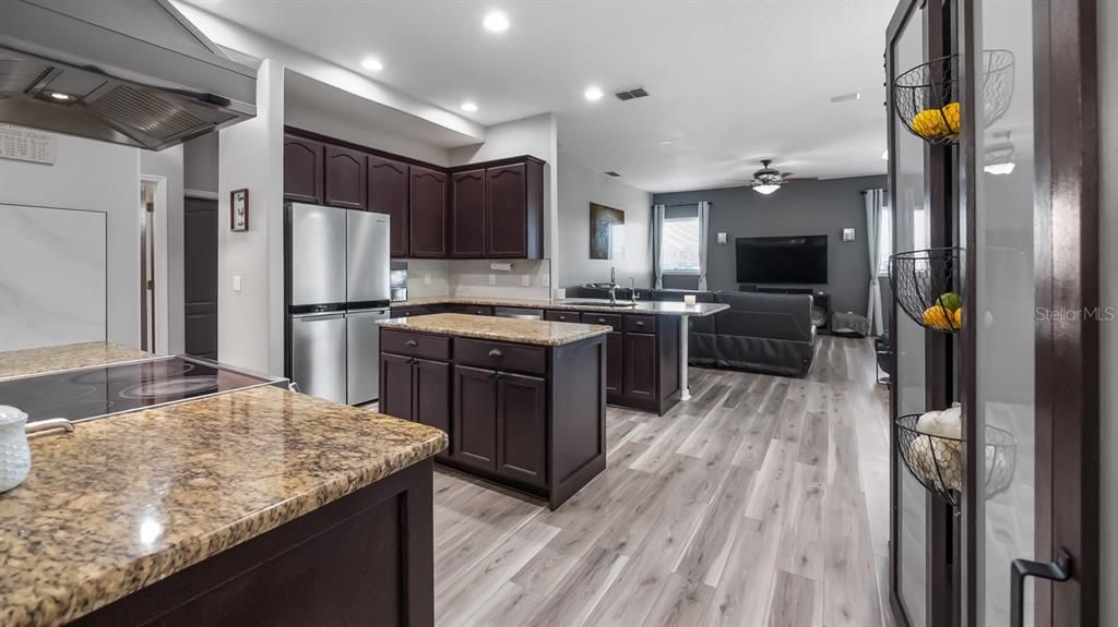 For Sale: $685,000 (5 beds, 4 baths, 3703 Square Feet)