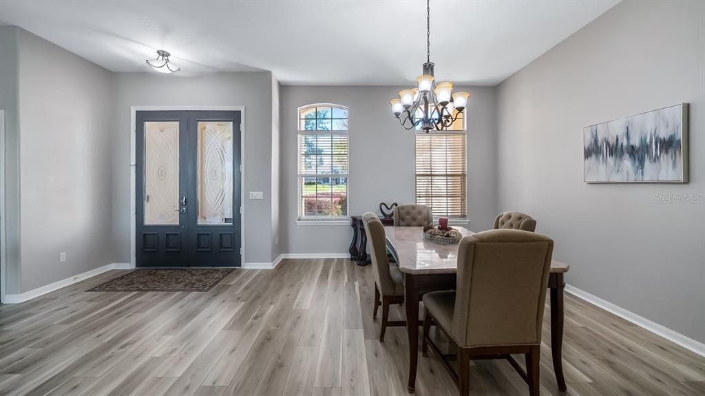 For Sale: $685,000 (5 beds, 4 baths, 3703 Square Feet)