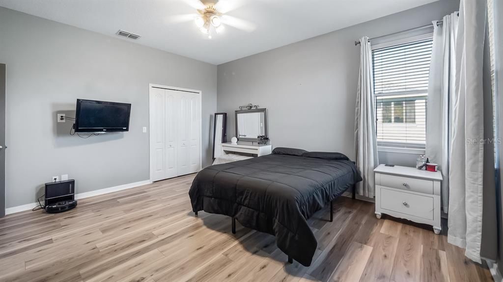 For Sale: $685,000 (5 beds, 4 baths, 3703 Square Feet)