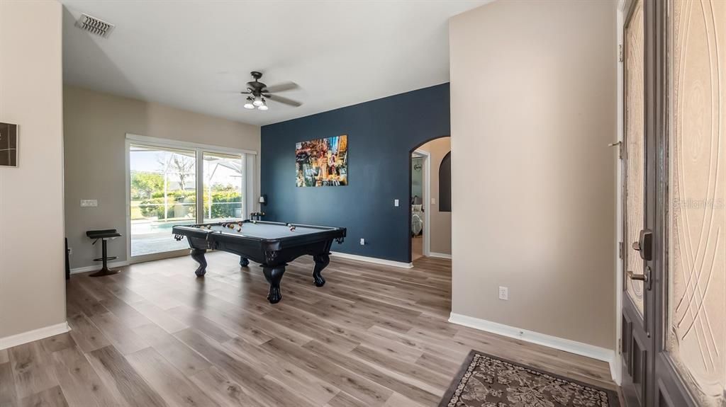 For Sale: $685,000 (5 beds, 4 baths, 3703 Square Feet)