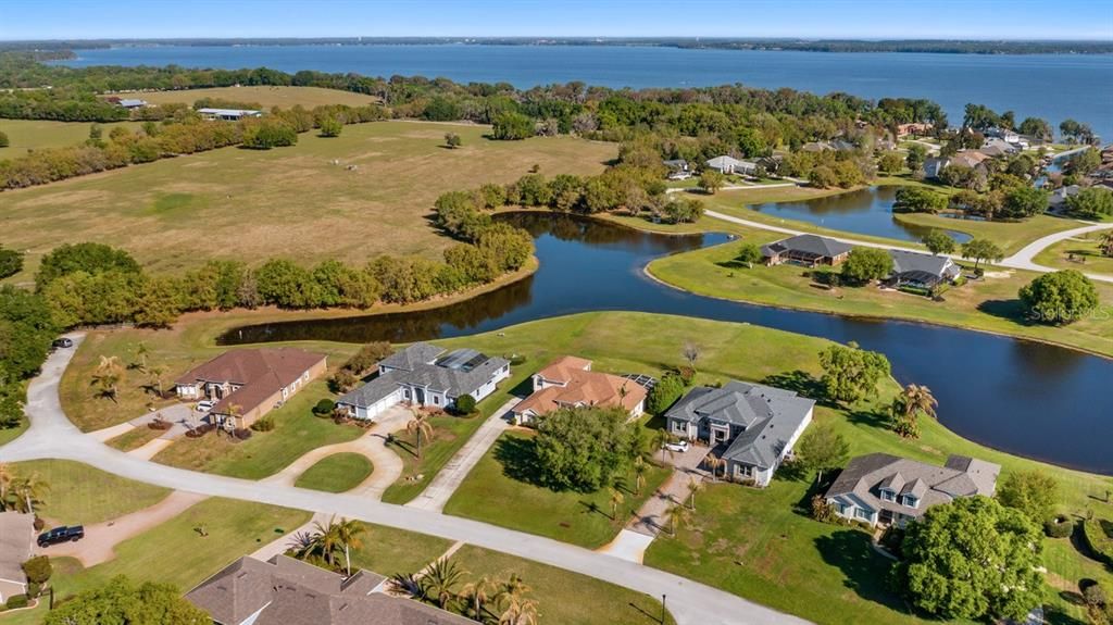 For Sale: $685,000 (5 beds, 4 baths, 3703 Square Feet)