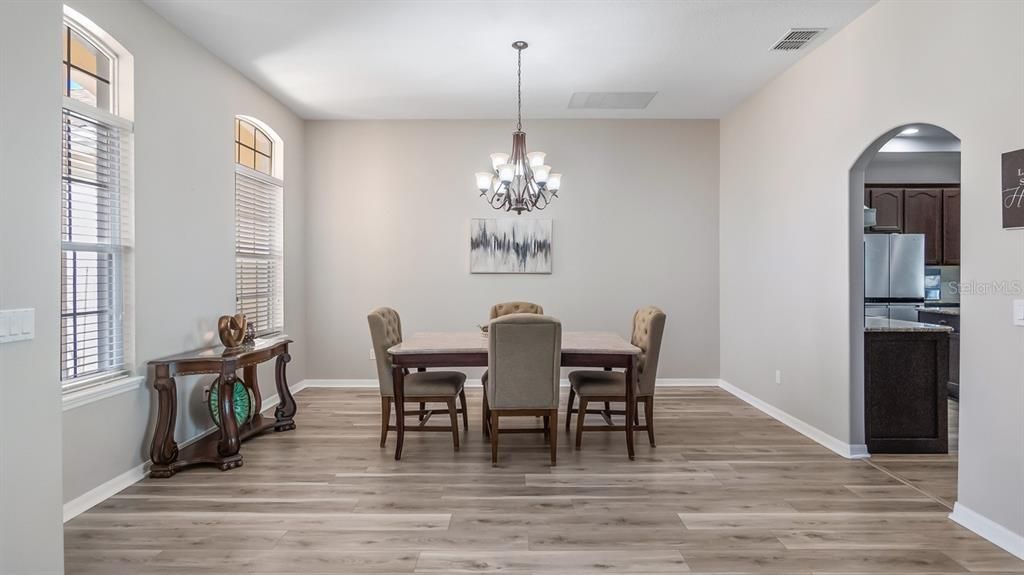 For Sale: $685,000 (5 beds, 4 baths, 3703 Square Feet)