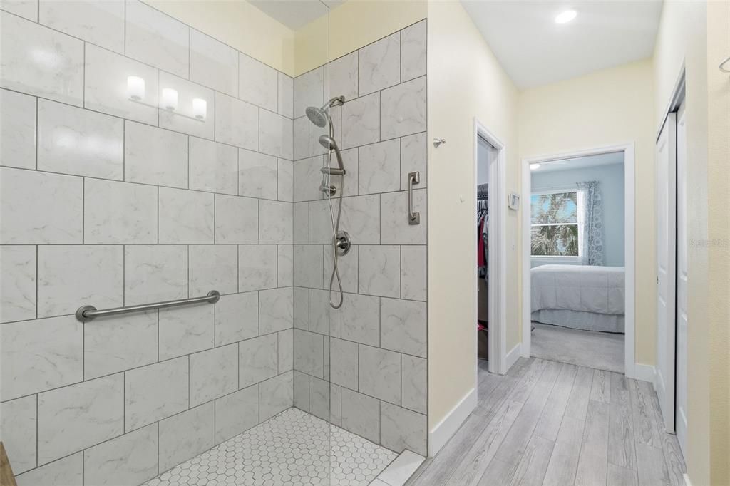 На продажу: $324,999 (2 спален, 2 ванн, 1941 Квадратных фут)