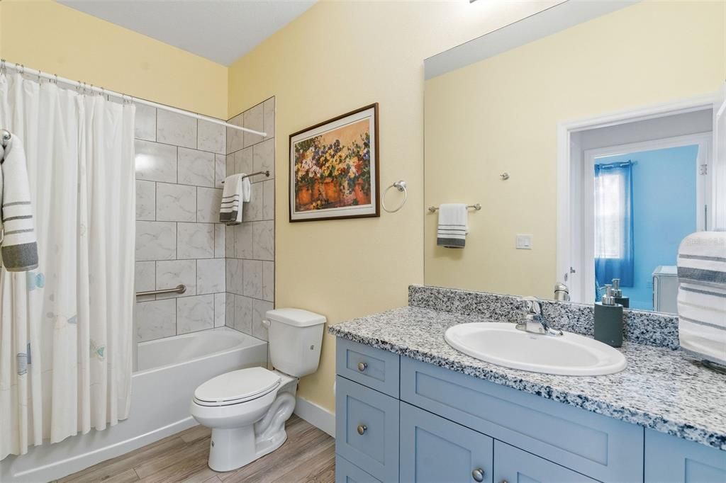 На продажу: $324,999 (2 спален, 2 ванн, 1941 Квадратных фут)