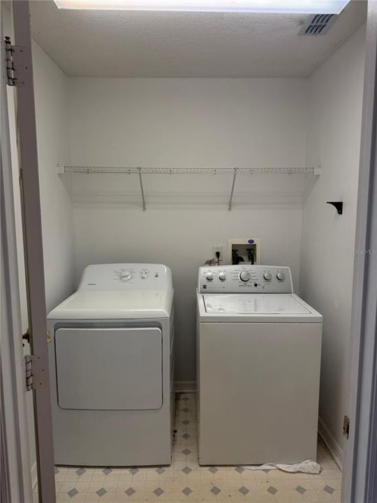 Под контрактом: $1,999 (4 спален, 2 ванн, 1740 Квадратных фут)