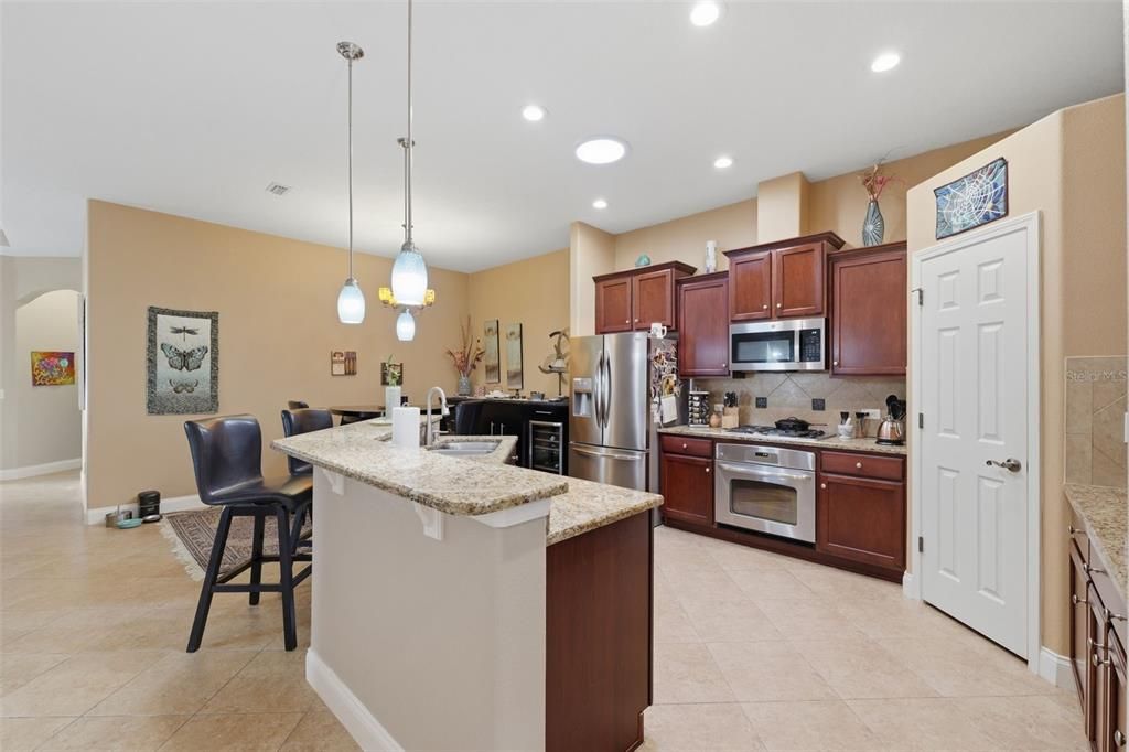 待售: $399,999 (2 贝兹, 2 浴室, 1769 平方英尺)