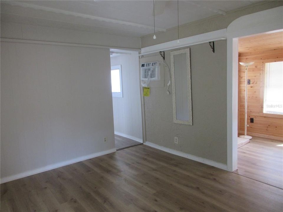 待售: $109,000 (2 贝兹, 1 浴室, 843 平方英尺)