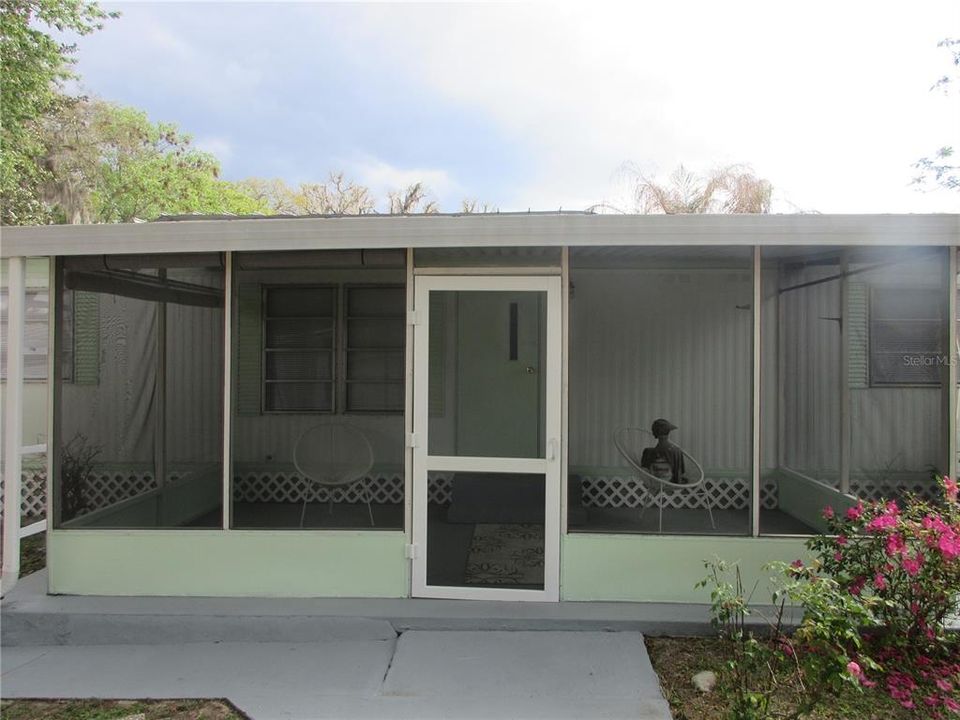 待售: $109,000 (2 贝兹, 1 浴室, 843 平方英尺)