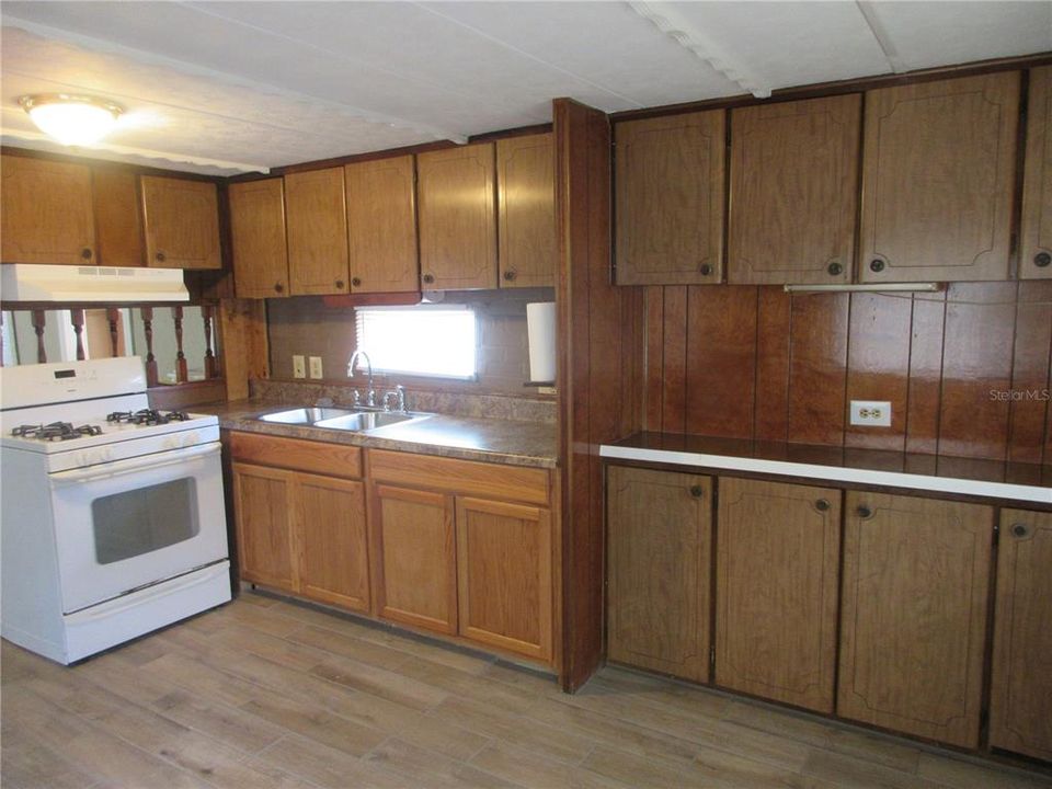 待售: $109,000 (2 贝兹, 1 浴室, 843 平方英尺)