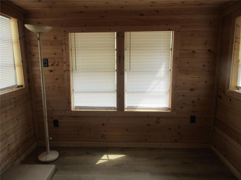 待售: $109,000 (2 贝兹, 1 浴室, 843 平方英尺)