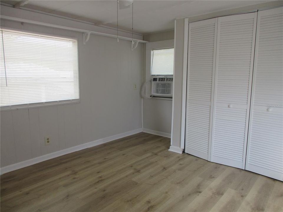 待售: $109,000 (2 贝兹, 1 浴室, 843 平方英尺)