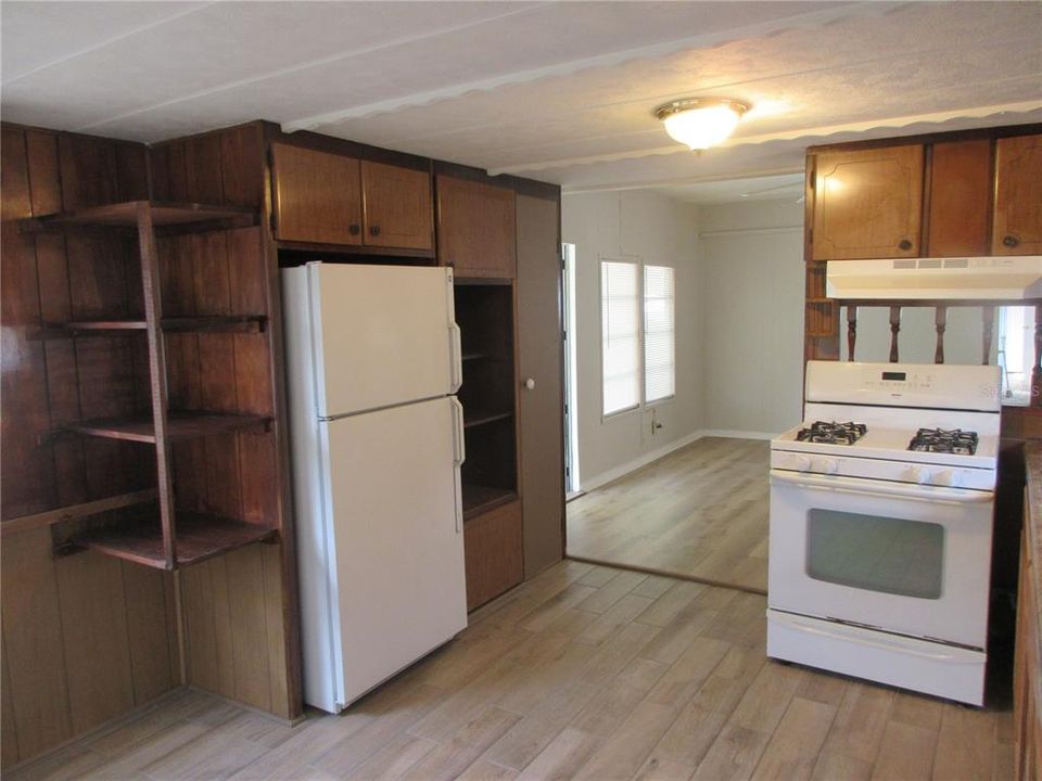 待售: $109,000 (2 贝兹, 1 浴室, 843 平方英尺)