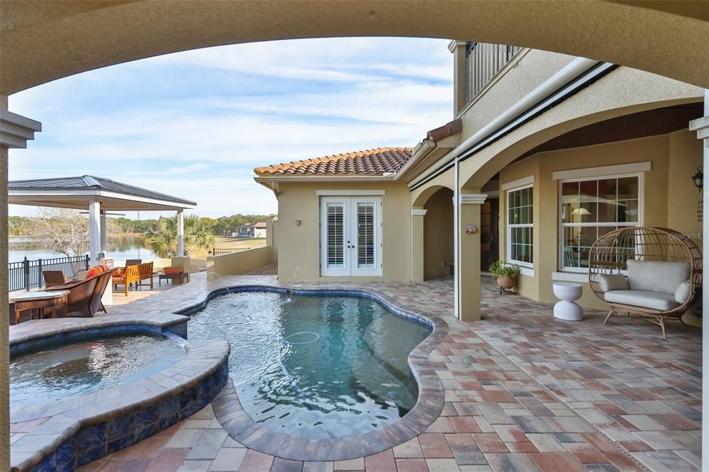 For Sale: $2,100,000 (5 beds, 5 baths, 3699 Square Feet)