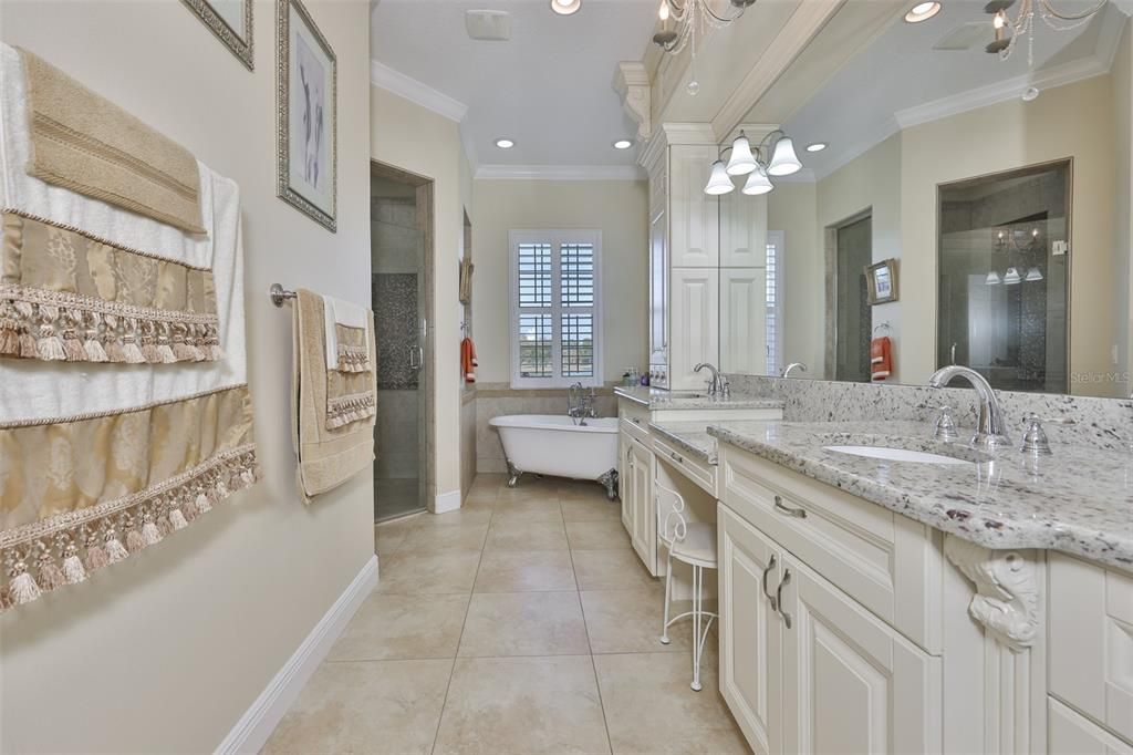 For Sale: $2,100,000 (5 beds, 5 baths, 3699 Square Feet)