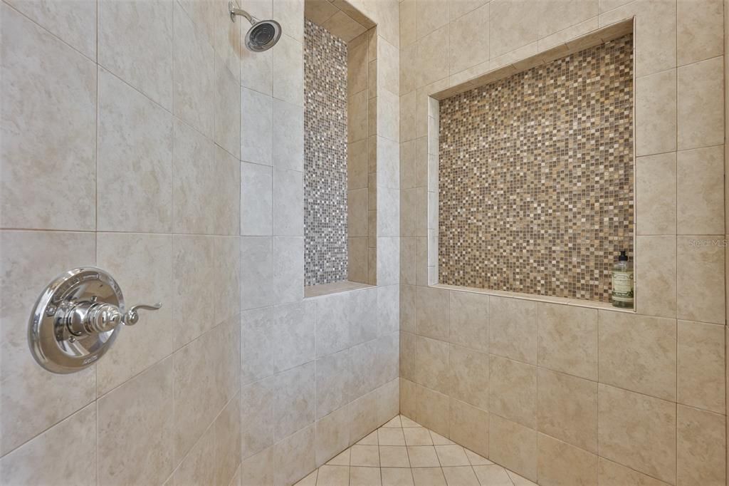 For Sale: $2,100,000 (5 beds, 5 baths, 3699 Square Feet)