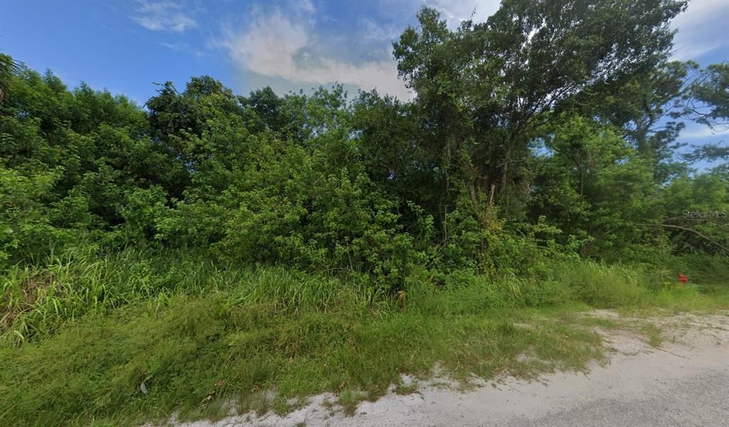 На продажу: $84,999 (0.18 acres)