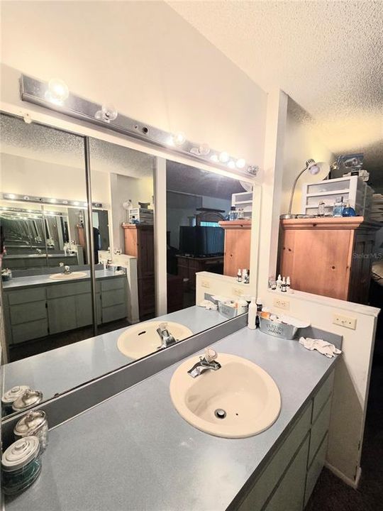 En Venta: $275,000 (2 camas, 2 baños, 976 Pies cuadrados)