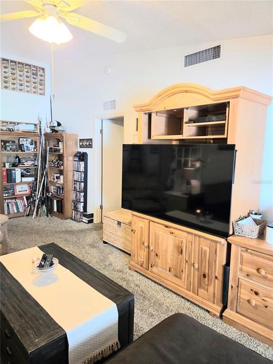 En Venta: $275,000 (2 camas, 2 baños, 976 Pies cuadrados)