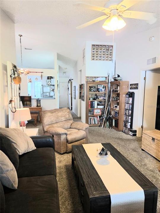 En Venta: $275,000 (2 camas, 2 baños, 976 Pies cuadrados)