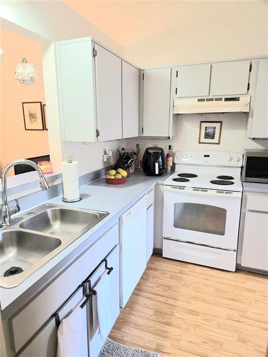 En Venta: $275,000 (2 camas, 2 baños, 976 Pies cuadrados)