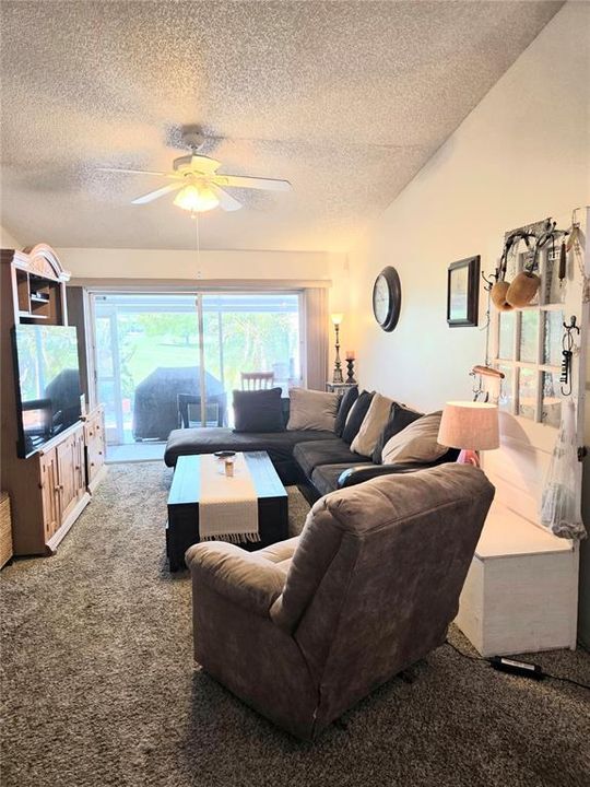 En Venta: $275,000 (2 camas, 2 baños, 976 Pies cuadrados)