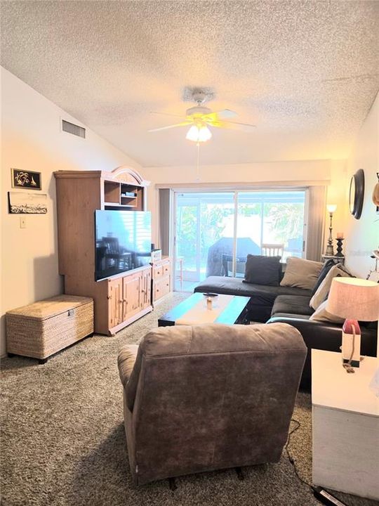 En Venta: $275,000 (2 camas, 2 baños, 976 Pies cuadrados)