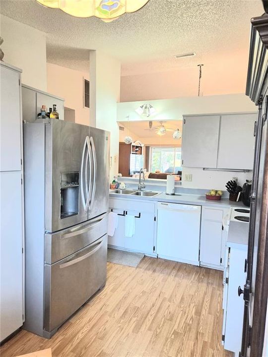 En Venta: $275,000 (2 camas, 2 baños, 976 Pies cuadrados)